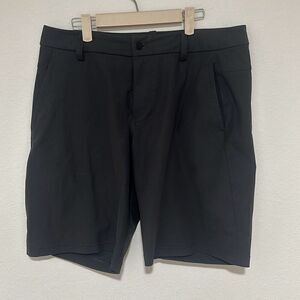 Lululemon Mens Black Flat Front Classic Fit Stretch Pocket Casual Shorts Size 36